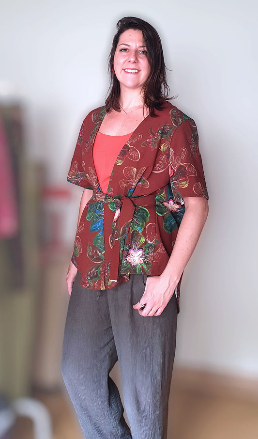 Kimono-Bluse – Floral Pequi – ECOVERO™- Exklusiver Print · Einheitsgröße P/M/G · In Stuttgart handgenäht